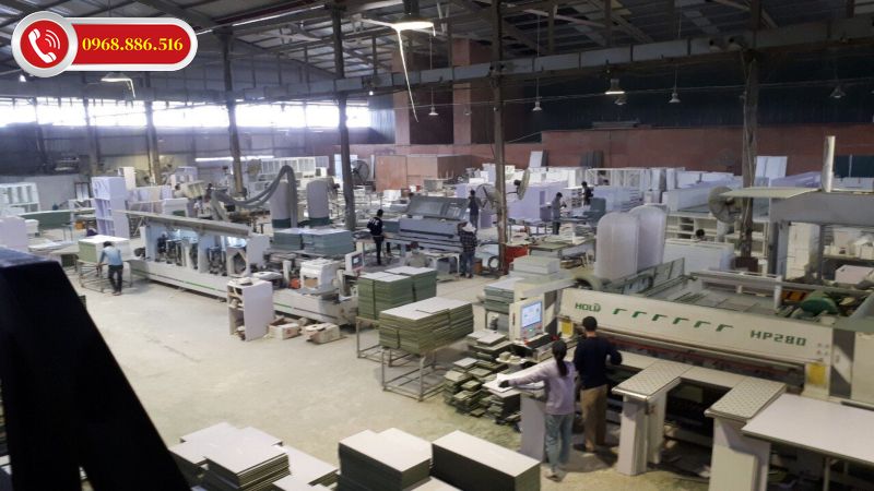Xưởng sản xuất nội thất với máy móc công nghệ hiện đại