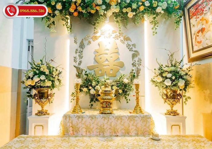 Trang trí bàn thờ trong ngày cưới được thiết kế hiện đại nhẹ nhàng